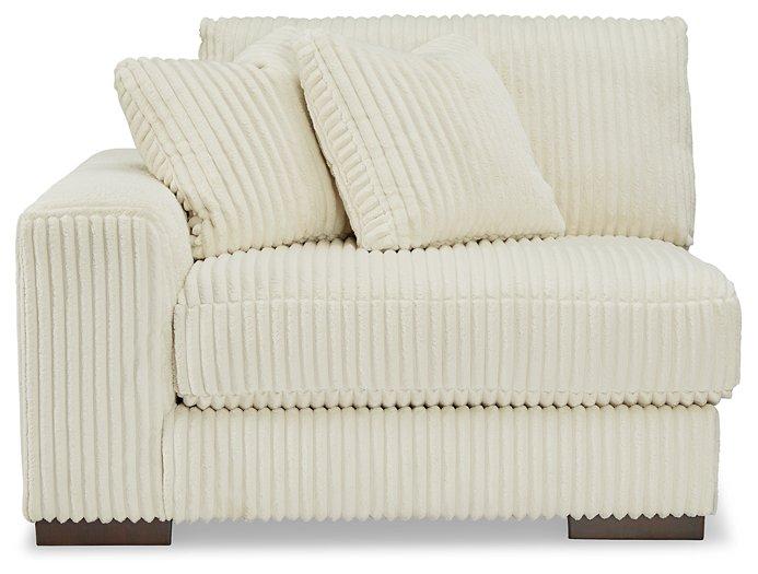 Lindyn Sectional